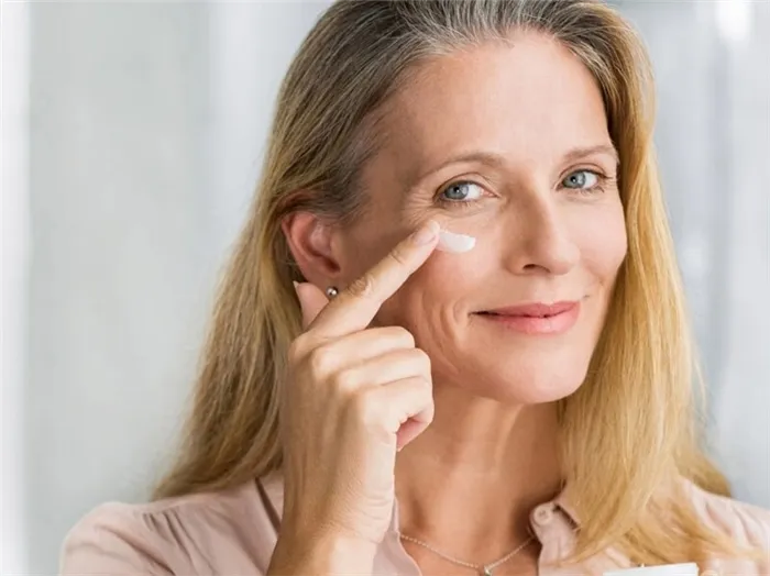 Минус 10 лет точно: хитрости макияжа для дам за 50, которые помогут скрыть морщины и замаскировать желтоватую кожу. Как скрыть морщины косметикой? 7