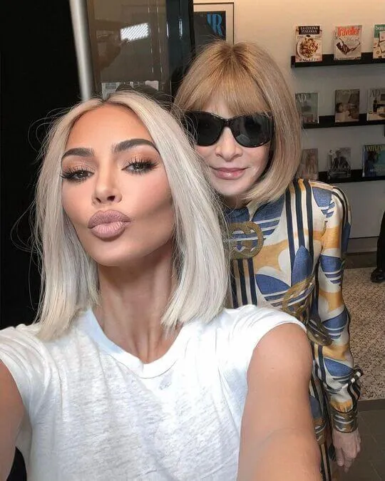 Окрашивание в блонд белое золото Kim Kardashian