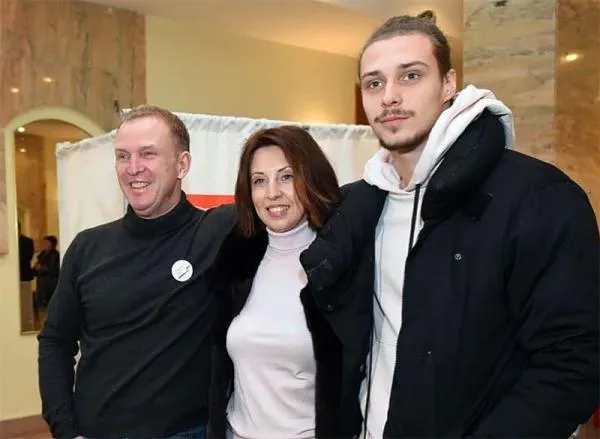 Василий Рыбин с родителями
