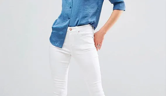 образы с белыми джинсами