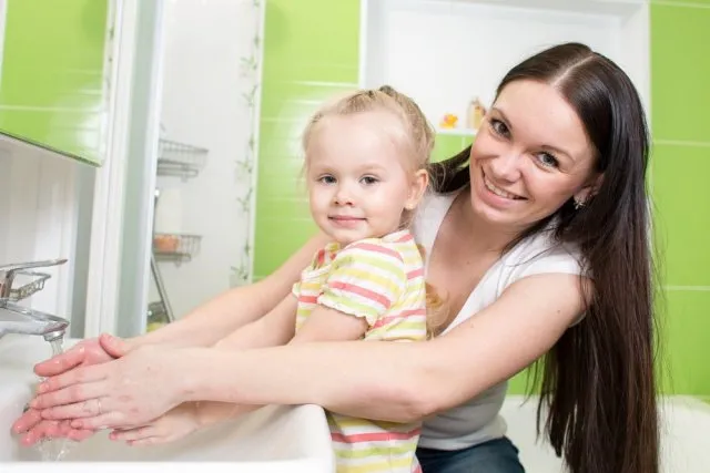 День чистых рук: правила для взрослых. Как правильно мыть руки с мылом? 2
