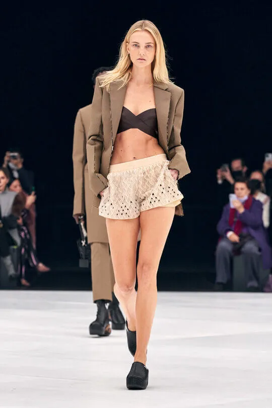 Модные атласные шорты Givenchy