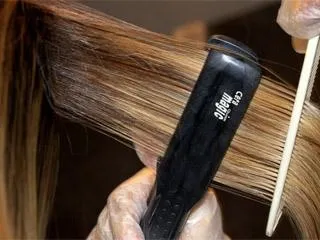 7 методов как выпрямить волосы без утюжка и фена в домашних условиях. Как выпрямить волосы без утюжка? 8