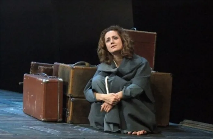 Виктория Исакова в спектакле
