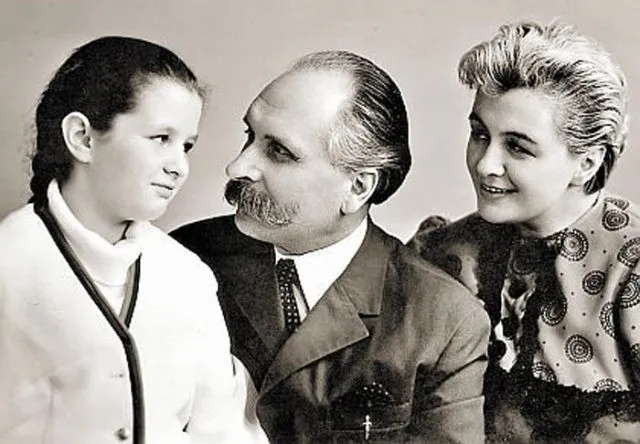 Ирина Шведова с родителями