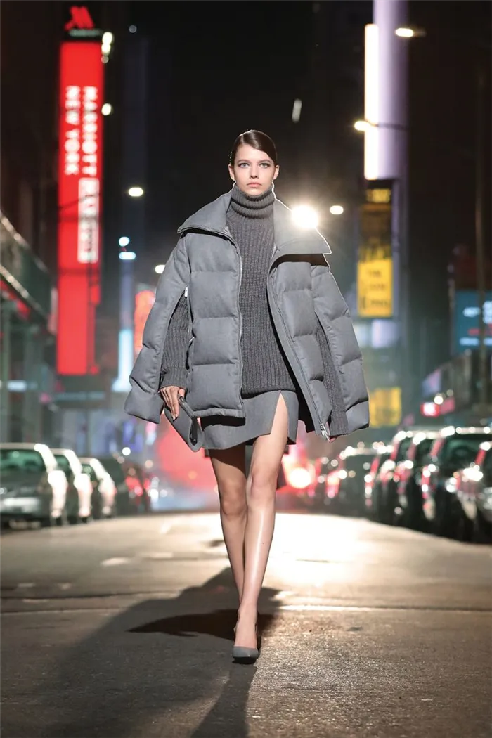 Модная куртка осень-зима 2021-2022 Michael Kors Collection