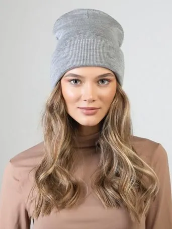 Как носить шапку в 50, чтобы выглядеть свежо и стильно в холодном сезоне 2021-2022. Как модно носить шапку? 15