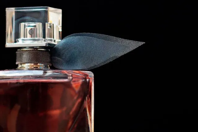Какие факторы влияют на стойкость парфюма. Сколько держится парфюмированная вода? 2
