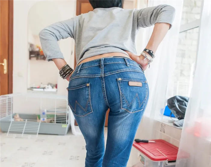 Когда не наприседала. Как выбрать джинсы, в которых формы будут выглядеть объемными, а не плоскими (смотрите на карманы, а не на фасон). Карманы на джинсах сзади как выбрать? 5