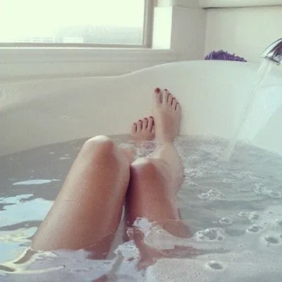 красивые ножки в ванне