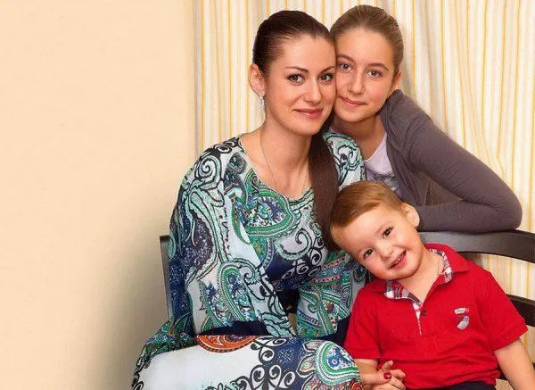 Анна Ковальчук с детьми