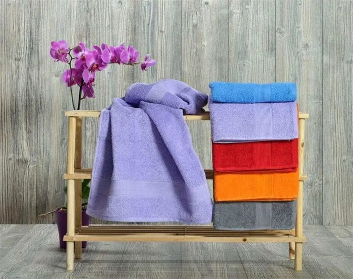 Цветовое разнообразие полотенец для водных процедур в ванной