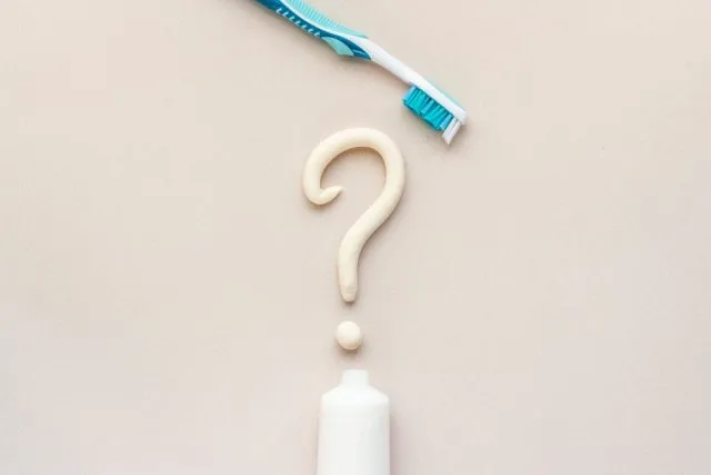 Чем почистить зубы, если нет зубной пасты: советы стоматолога. Как почистить зубы без зубной щетки? 2