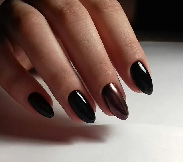 Черный маникюр - фото необычных сочетаний и идей. С каким цветом сочетается черный на ногтях? 78