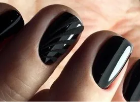 Черный маникюр - фото необычных сочетаний и идей. С каким цветом сочетается черный на ногтях? 17