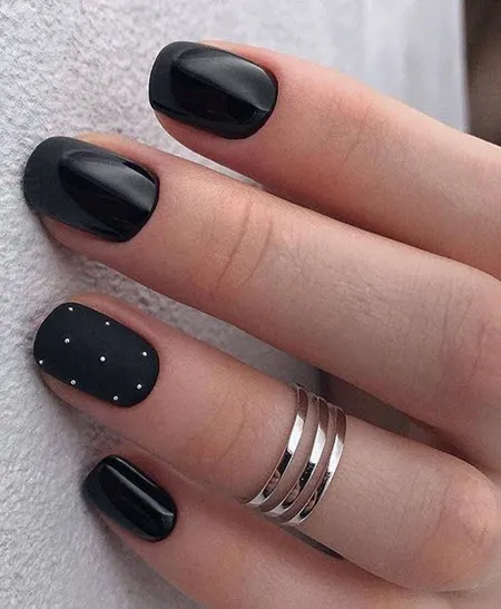 Черно-розовый дизайн ногтей