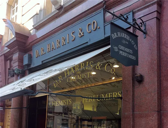 История бренда началась с небольшой аптеки в Лондоне