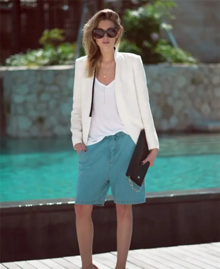 Летний деловой наряд для женщин: стильные фишки, которые помогут составлять модные офисные образы с шортами. Шорты в офис как носить? 6
