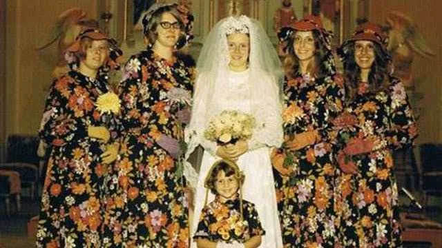 невеста с подружками в странных платьях