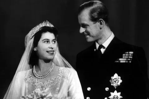 Муж королевы Елизаветы II - фото в молодости и сейчас