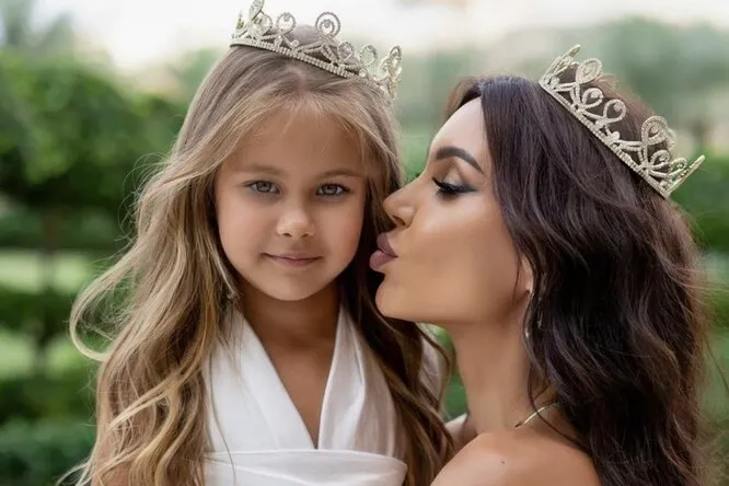 «Ты крепко целуешь меня!»: Самойловой исполнилось 34 года, а ее дочери — 5 лет