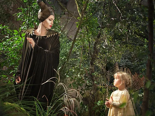 Меня боялись все, кроме Вивьен»: Анджелина Джоли похвалила дочь. Кто играет аврору в малефисента? 3