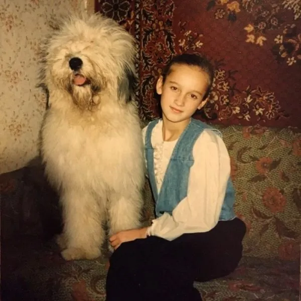Маленькая Ольга Бузова со своей собакой