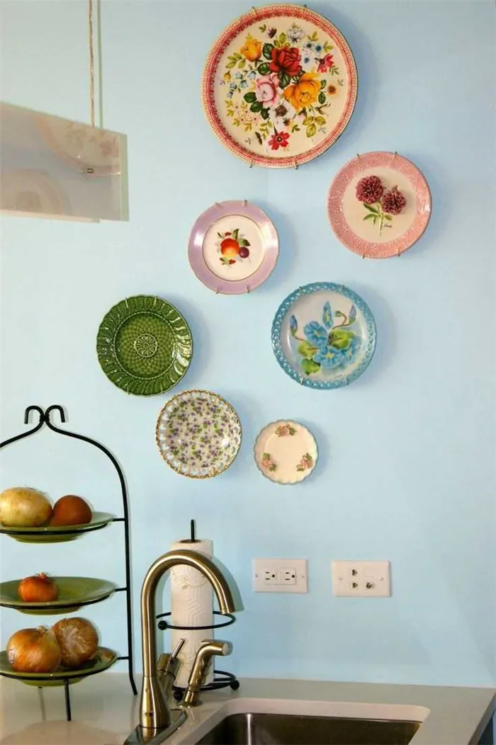 История появления сувенирных керамических тарелок. Тарелка на стену как называется. 27
