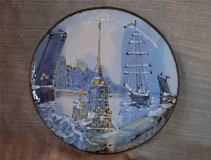 Декоративная тарелка с видами Санкт-Петербурга