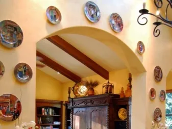 История появления сувенирных керамических тарелок. Тарелка на стену как называется. 18