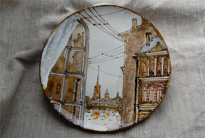 Сувенирная тарелка с достопримечательностями Санкт-Петербурга