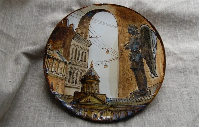 Сувенирная тарелка с видами Санкт-Петербурга