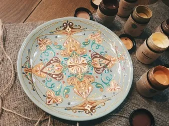История появления сувенирных керамических тарелок. Тарелка на стену как называется. 16