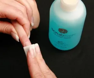 Как ровно нанести гель-лак: советы качественного маникюра для новичков. Как ровно накрасить ногти гель лаком. 5