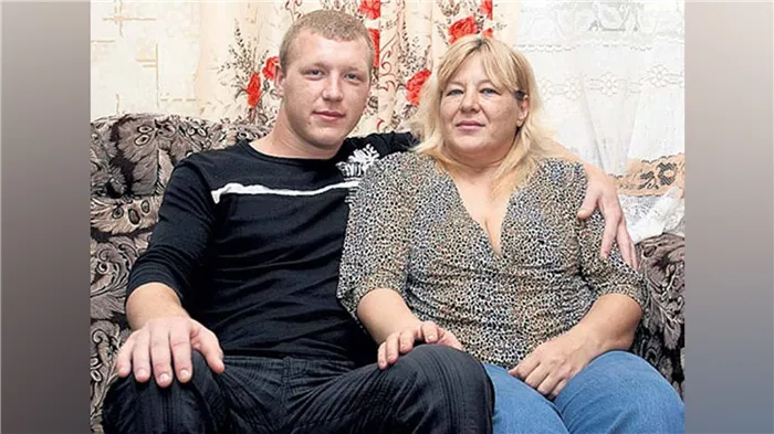Сын Анатолия Журавлёва Антон с мамой Надеждой Даниловой