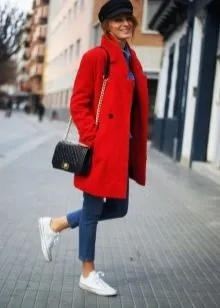 Как и с чем носить элегантно красное пальто женщине за 40. Как носить красное пальто. 20