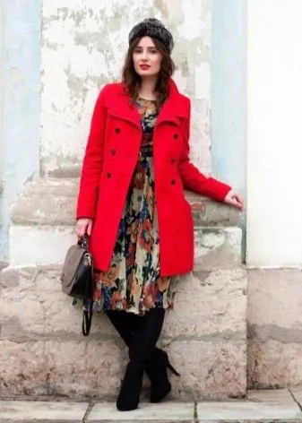 Как и с чем носить элегантно красное пальто женщине за 40. Как носить красное пальто. 23