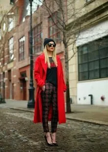 Как и с чем носить элегантно красное пальто женщине за 40. Как носить красное пальто. 15