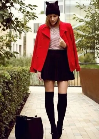 Как и с чем носить элегантно красное пальто женщине за 40. Как носить красное пальто. 22