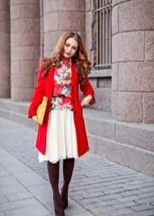 Как и с чем носить элегантно красное пальто женщине за 40. Как носить красное пальто. 16