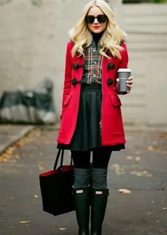 Как и с чем носить элегантно красное пальто женщине за 40. Как носить красное пальто. 21