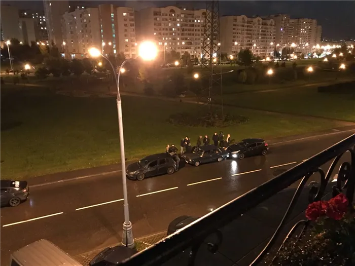 Антифанаты караулили Шурыгину около ресторана. Фото Игорь Поляков