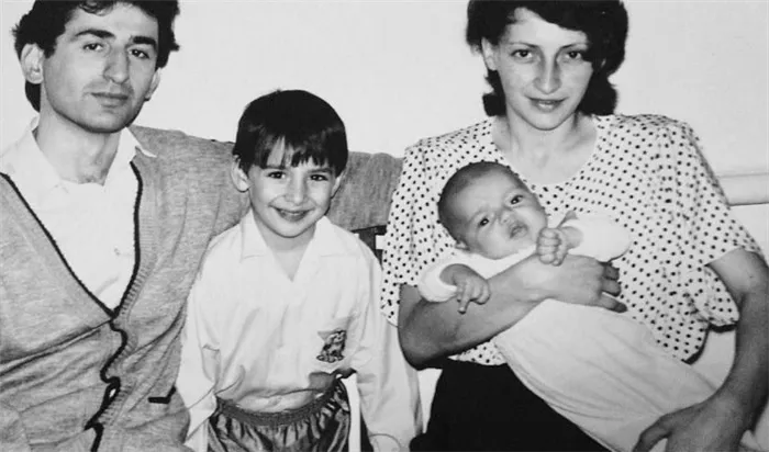 Леван Горозия с родителями и младшим братом