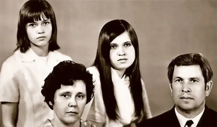 Вера Сотникова с родителями и сестрой