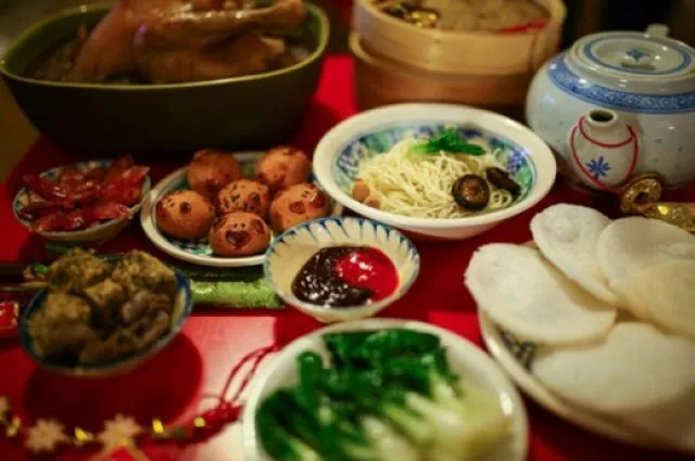 Жареная рыба, сладости и куриный суп. Что едят китайцы на Новый год. Какую рыбу жарят на китайский новый год. 2