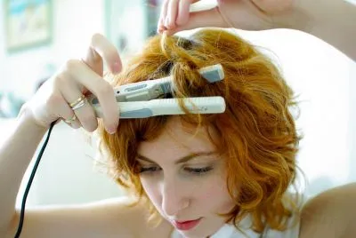 Как завить короткие волосы в домашних условиях: способы, инструкции, полезные рекомендации. Как завить короткие волосы. 7