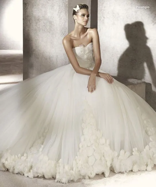 Модель свадебного платья 2012 года