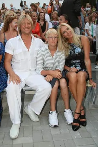 Дмитрий Харатьян с семьей
