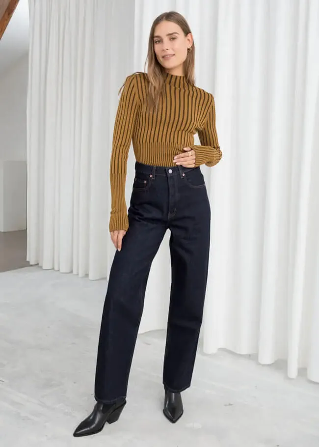 Идеальные женские джинсы 2022-2023: модные новинки и образы с джинсами на фото. Какие джинсы в моде 2022. 43
