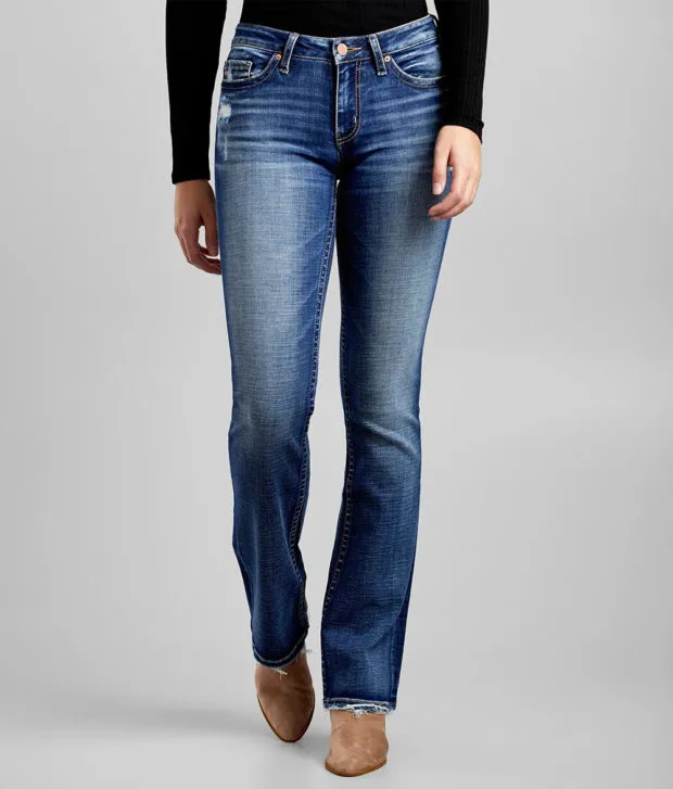 Идеальные женские джинсы 2022-2023: модные новинки и образы с джинсами на фото. Какие джинсы в моде 2022. 79